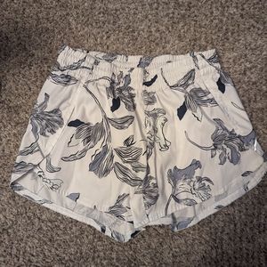 Athleta Shorts Size M